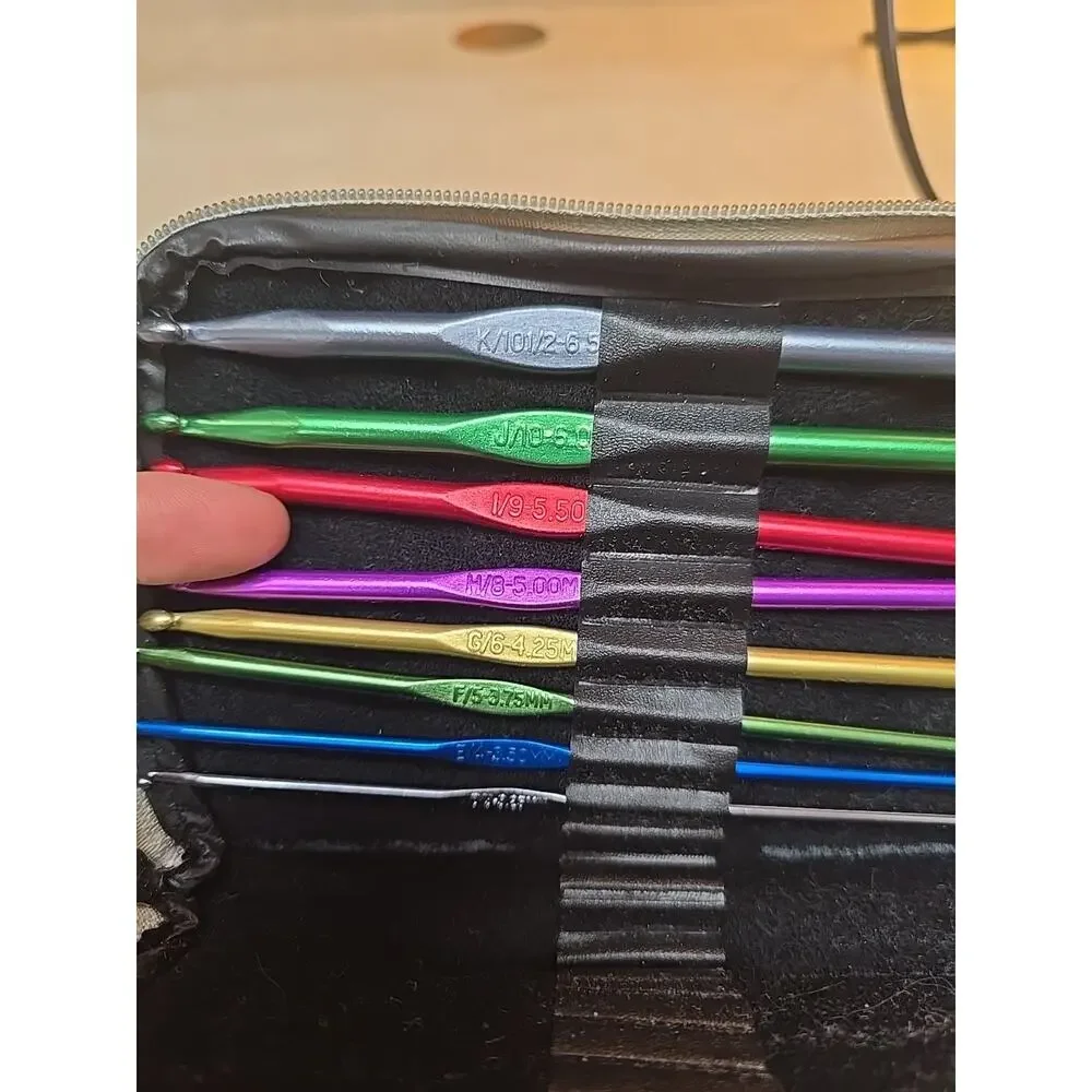 8-Pcs Multicolor Aluminum Handle Yarn Knitting Craft Crochet Hook Needle Set‎